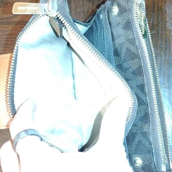 Michael Kors Crossbody Foldout Wallet Built-in Handbag - Picture 5 of 8